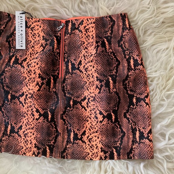 Alice + Olivia Elana Vegan Leather Skirt - Picture 8 of 11